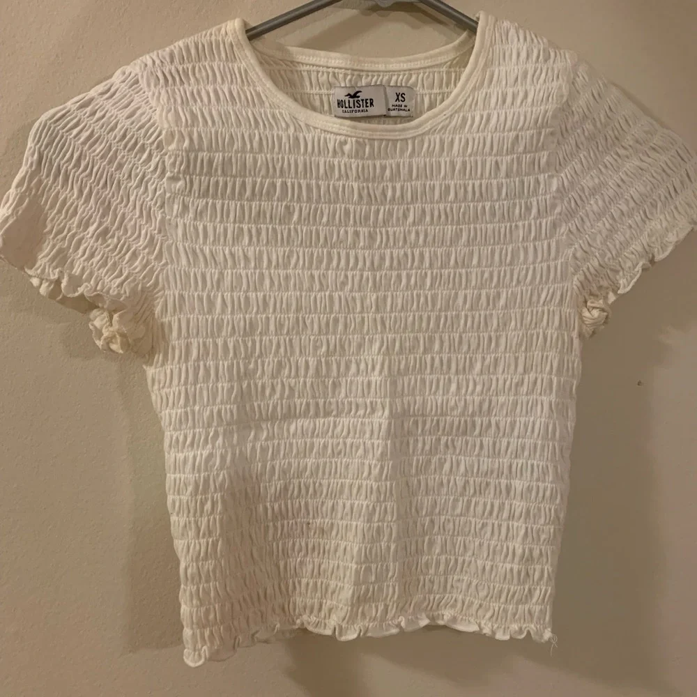 HOLLISTER CROP TOP🤍 Size: XS - Picture 4 of 4